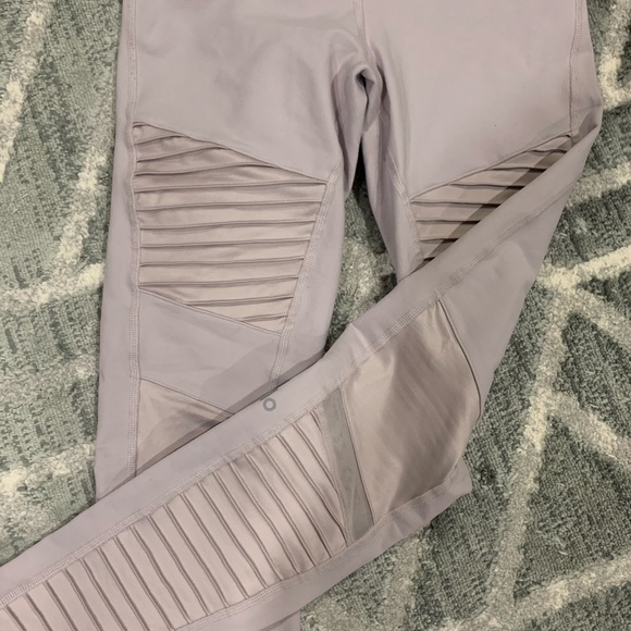 Alo Yoga Moto Legging - Picture 6 of 8